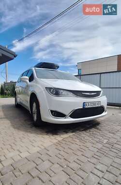 Минивэн Chrysler Pacifica 2019 в Киеве