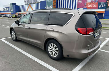 Минивэн Chrysler Pacifica 2017 в 