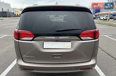 Минивэн Chrysler Pacifica 2017 в 