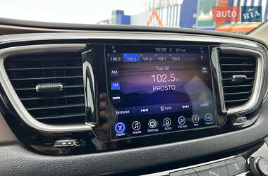 Минивэн Chrysler Pacifica 2017 в 