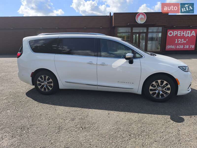 Мінівен Chrysler Pacifica 2023 в Києві