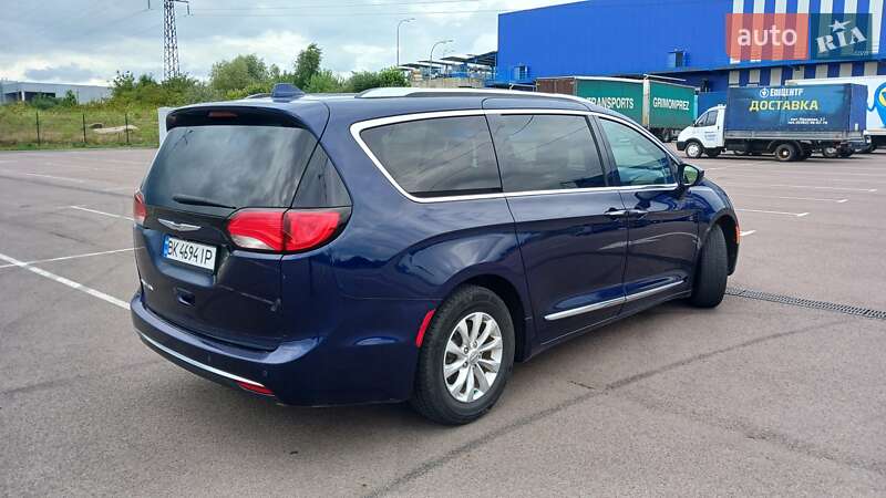 Мінівен Chrysler Pacifica 2018 в Рівному