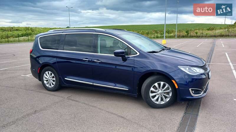 Мінівен Chrysler Pacifica 2018 в Рівному