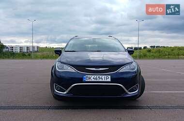 Мінівен Chrysler Pacifica 2018 в Рівному