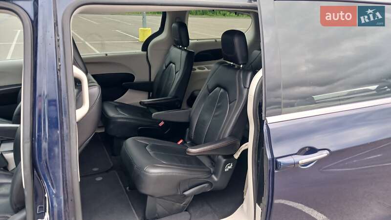 Мінівен Chrysler Pacifica 2018 в Рівному