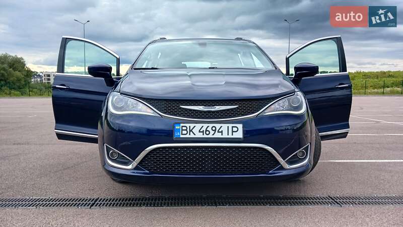 Мінівен Chrysler Pacifica 2018 в Рівному