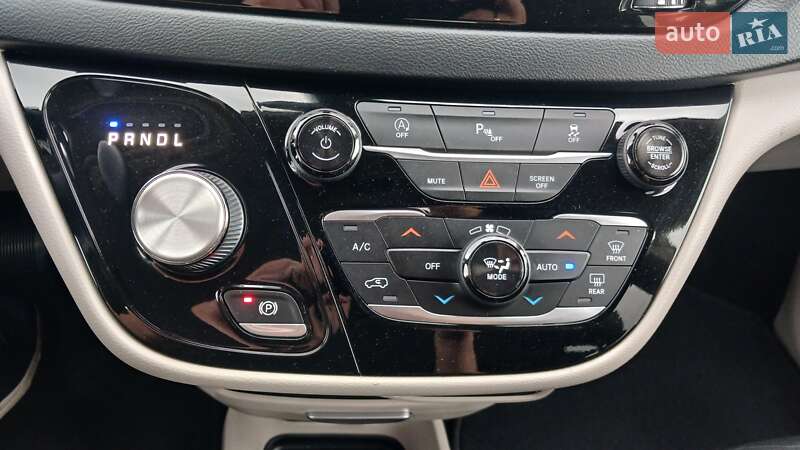 Мінівен Chrysler Pacifica 2018 в Рівному