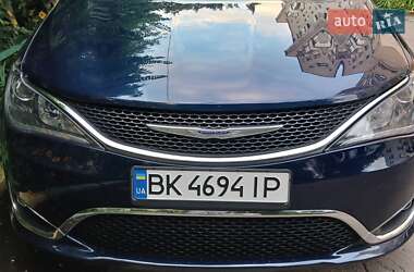 Мінівен Chrysler Pacifica 2018 в Рівному