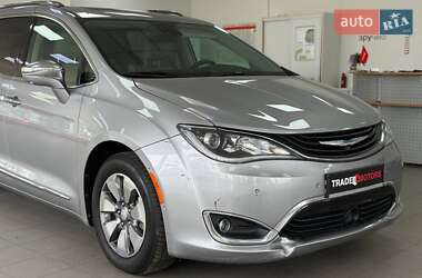 Минивэн Chrysler Pacifica 2017 в 