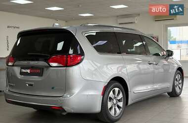 Минивэн Chrysler Pacifica 2017 в 