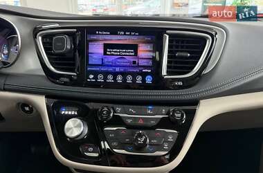 Минивэн Chrysler Pacifica 2017 в 