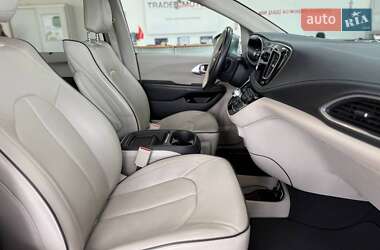 Минивэн Chrysler Pacifica 2017 в 