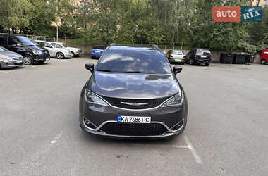 Универсал Chrysler Pacifica 2017 в 