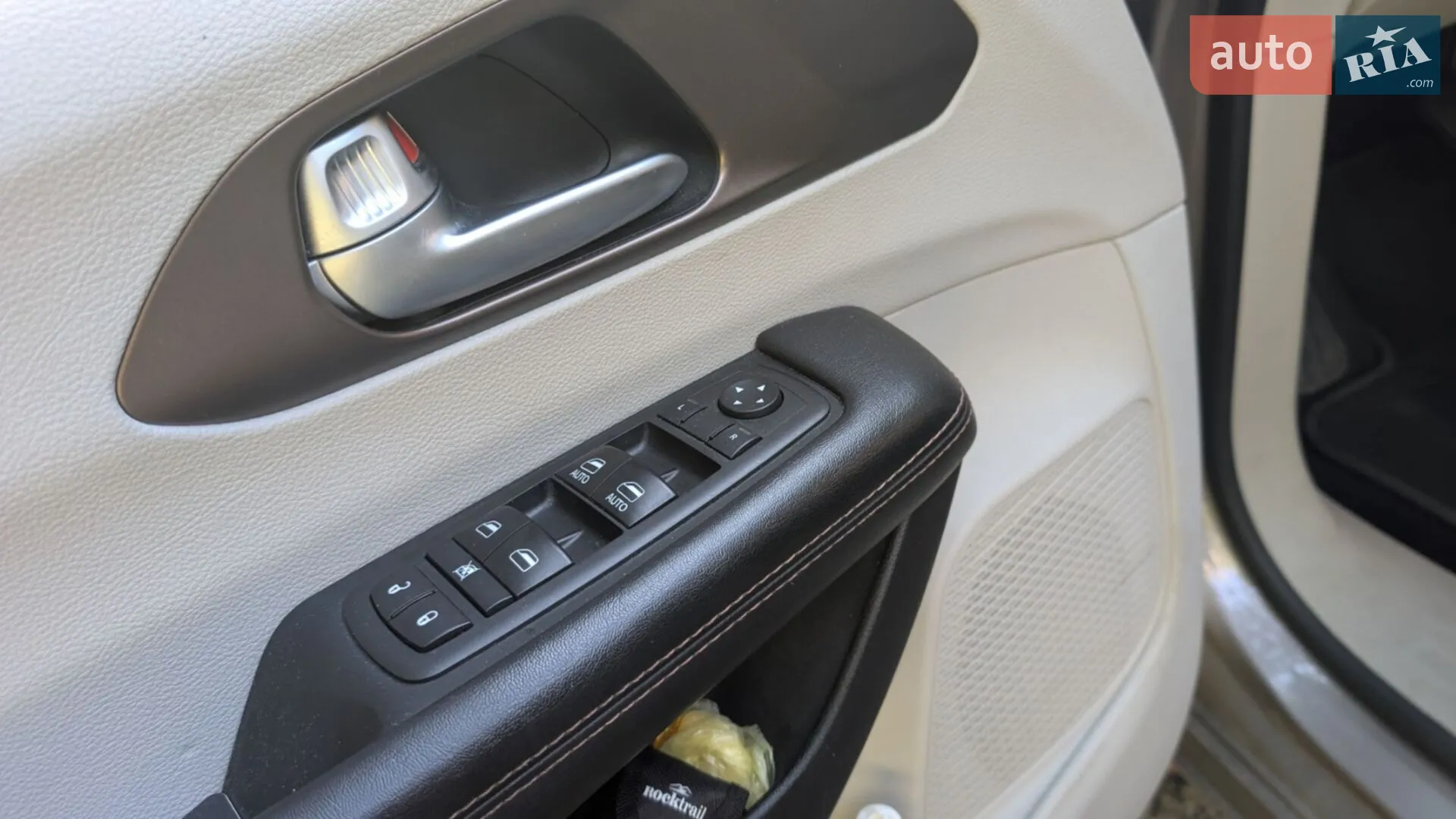 2017 Chrysler Pacifica - мініатюра 13