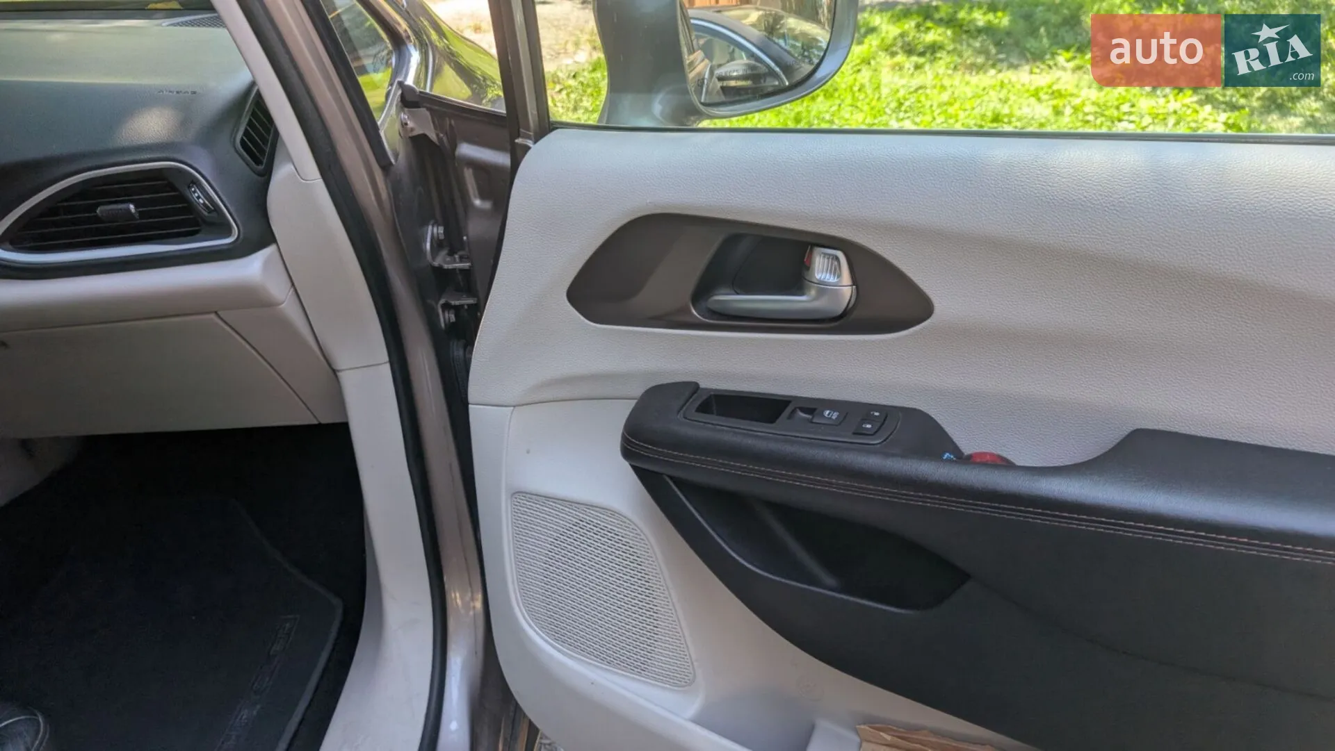 2017 Chrysler Pacifica - мініатюра 23