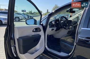 Минивэн Chrysler Pacifica 2021 в 
