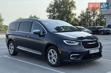Мінівен Chrysler Pacifica 2020 в 