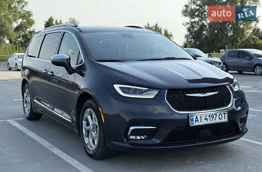 Мінівен Chrysler Pacifica 2020 в 