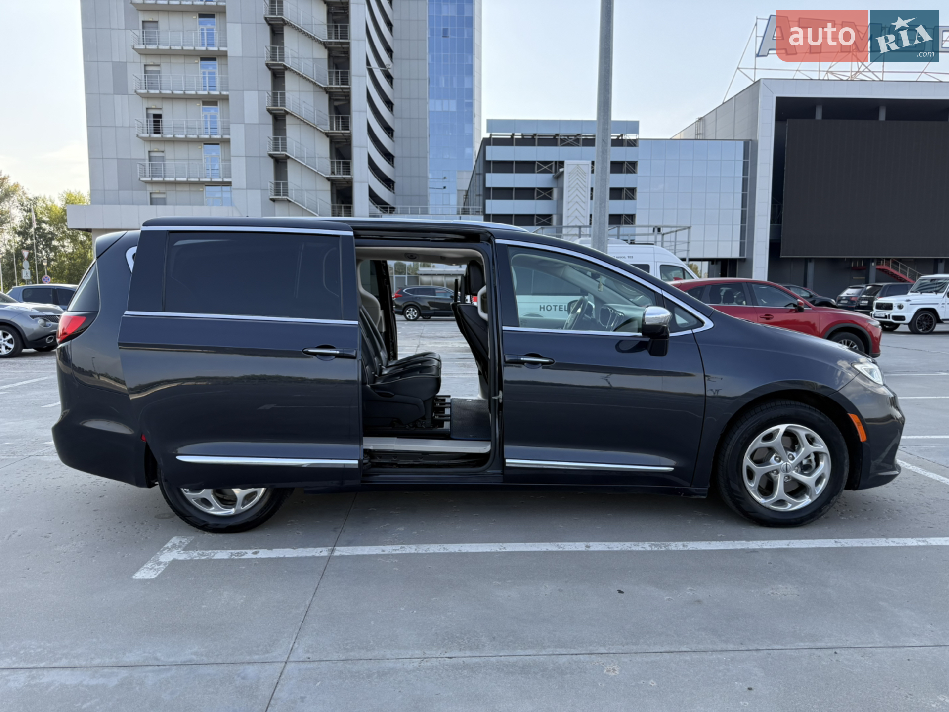 2020 Chrysler Pacifica - мініатюра 12