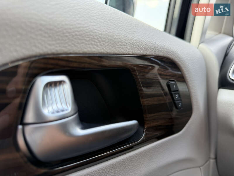 Минивэн Chrysler Pacifica 2020 в Киеве