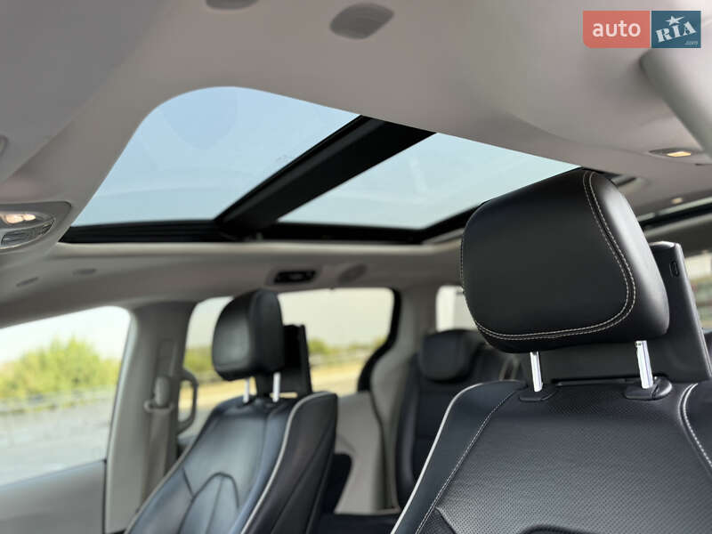 Минивэн Chrysler Pacifica 2020 в Киеве