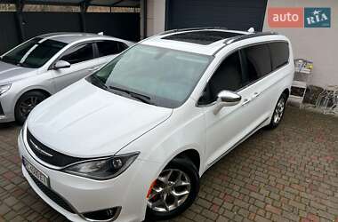 Минивэн Chrysler Pacifica 2018 в Владимире