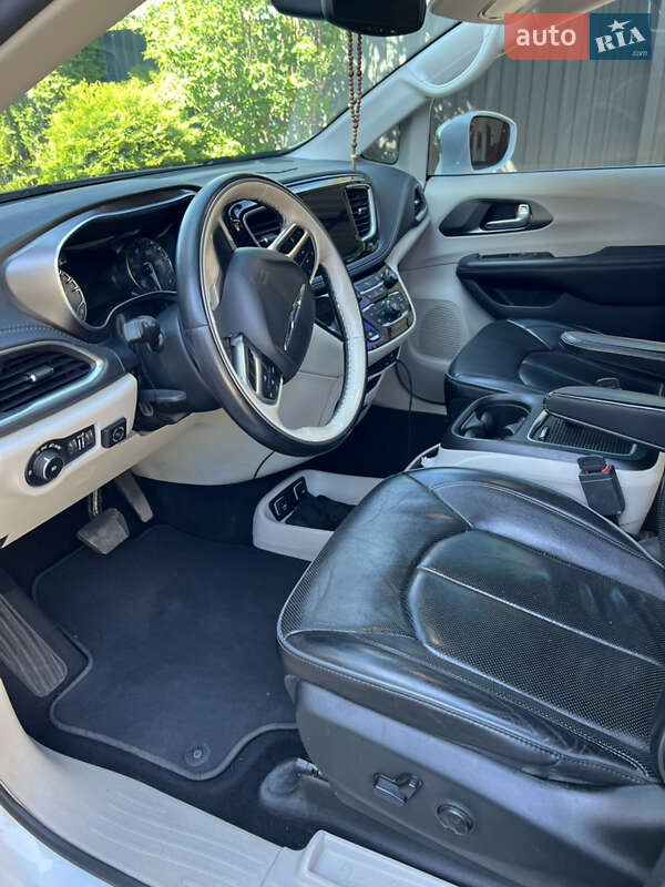 Минивэн Chrysler Pacifica 2018 в Владимире