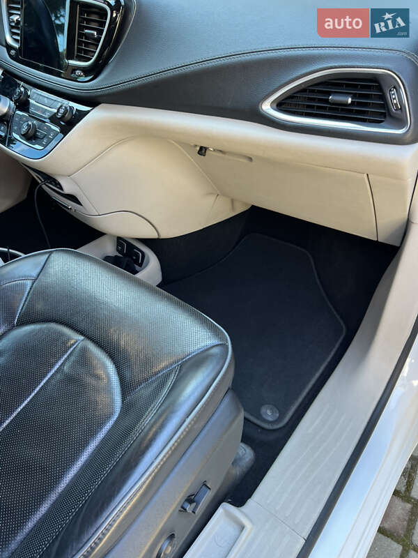Минивэн Chrysler Pacifica 2018 в Владимире