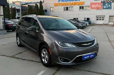 Внедорожник / Кроссовер Chrysler Pacifica 2018 в 