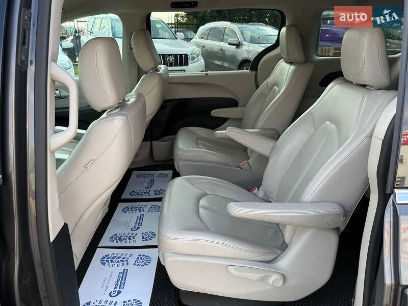 Позашляховик / Кросовер Chrysler Pacifica 2018 в Києві