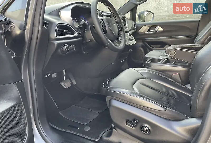 Минивэн Chrysler Pacifica 2019 в Киеве