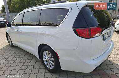 Минивэн Chrysler Pacifica 2017 в 