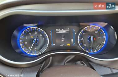 Минивэн Chrysler Pacifica 2017 в 