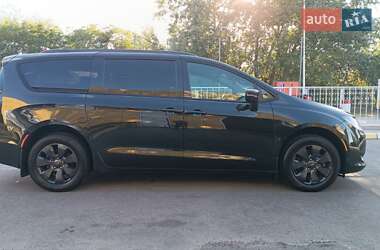 Минивэн Chrysler Pacifica 2019 в 