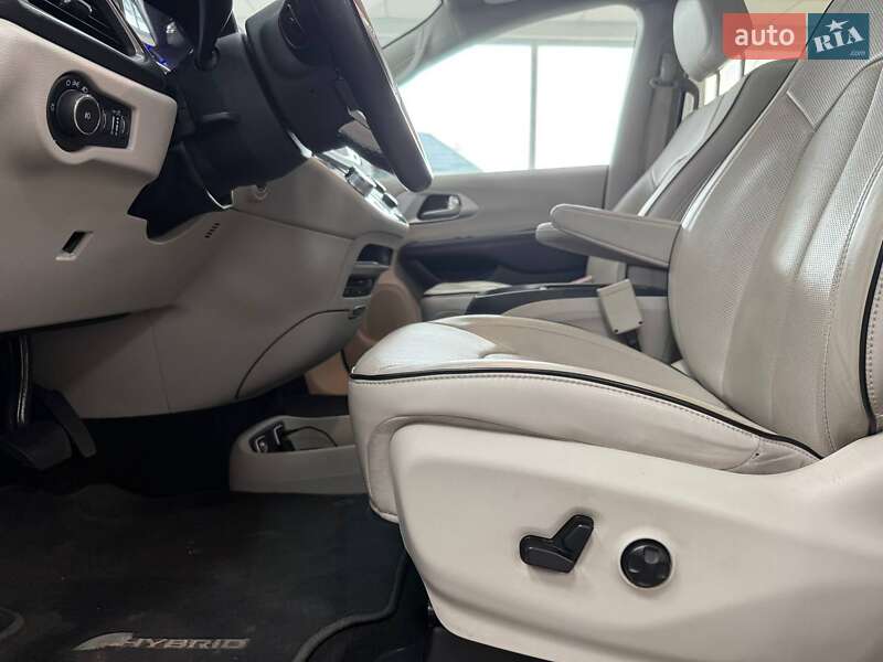 Минивэн Chrysler Pacifica 2017 в Киеве