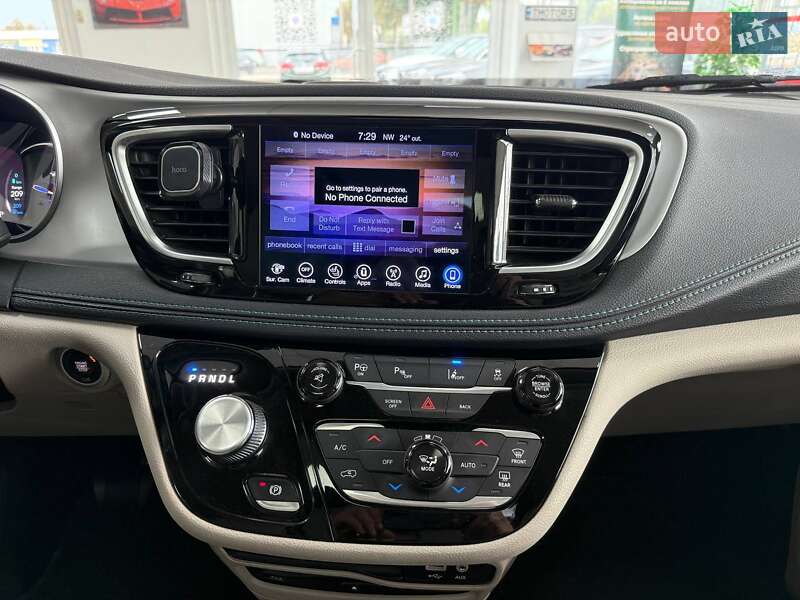 Минивэн Chrysler Pacifica 2017 в Киеве