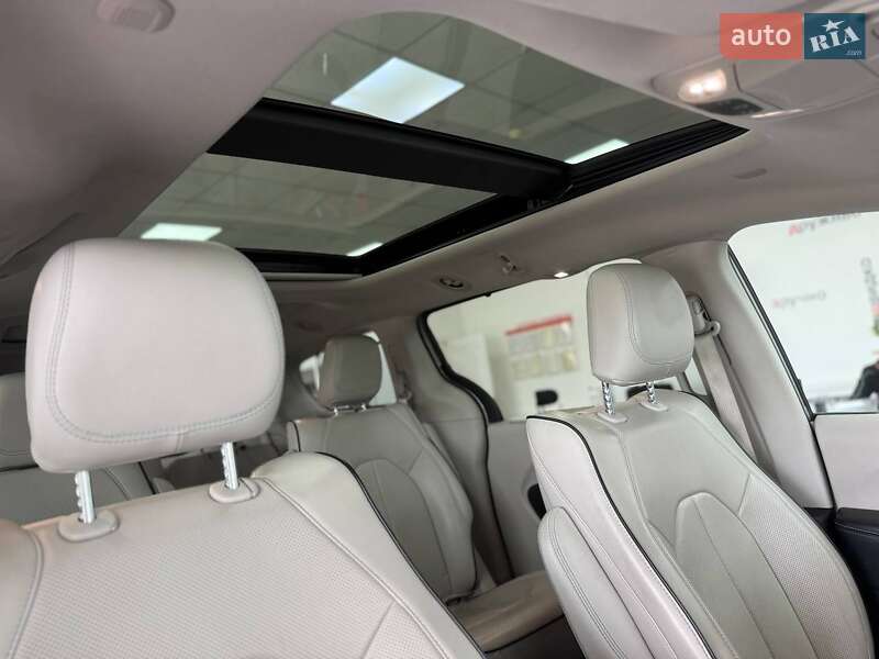 Минивэн Chrysler Pacifica 2017 в Киеве