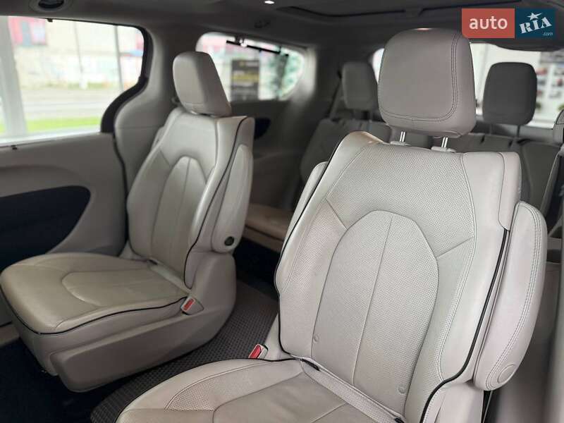 Минивэн Chrysler Pacifica 2017 в Киеве