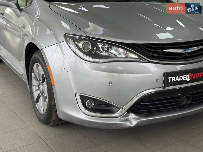 Минивэн Chrysler Pacifica 2017 в Киеве