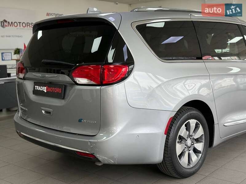 Минивэн Chrysler Pacifica 2017 в Киеве