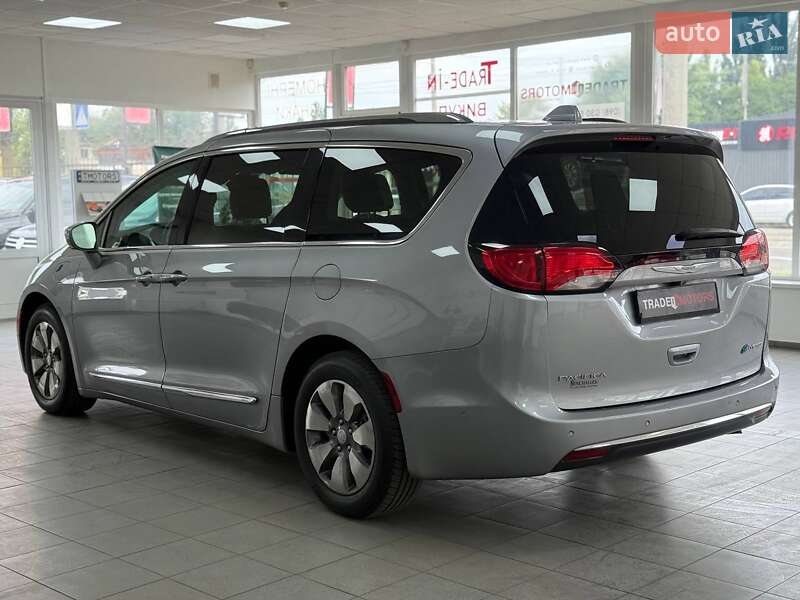 Минивэн Chrysler Pacifica 2017 в Киеве