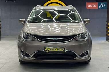 Минивэн Chrysler Pacifica 2017 в 