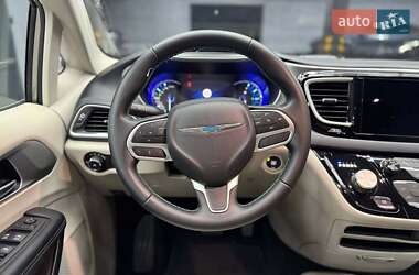 Минивэн Chrysler Pacifica 2017 в 