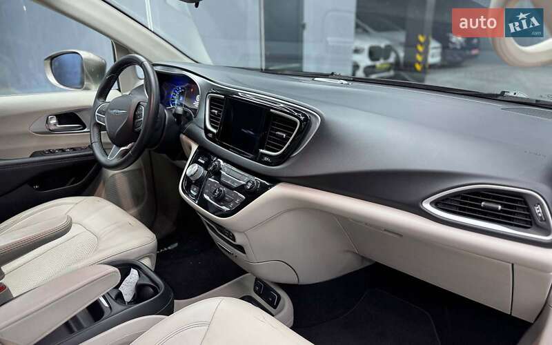 Мінівен Chrysler Pacifica 2017 в Чернівцях фото 13 Мінівен Chrysler Pacifica 2017 в Чернівцях