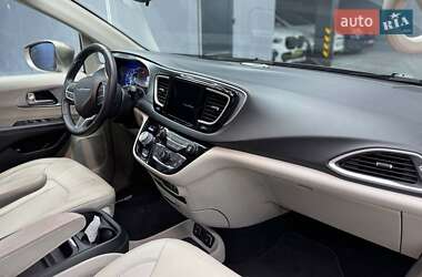 Минивэн Chrysler Pacifica 2017 в 