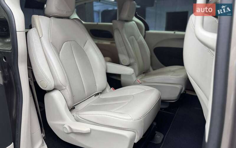 Мінівен Chrysler Pacifica 2017 в Чернівцях фото 18 Мінівен Chrysler Pacifica 2017 в Чернівцях