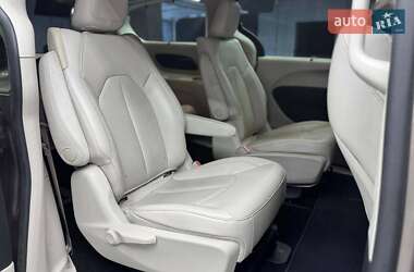 Минивэн Chrysler Pacifica 2017 в 