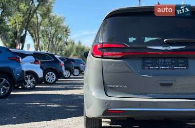 Минивэн Chrysler Pacifica 2022 в 