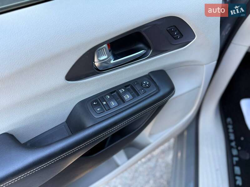 Мінівен Chrysler Pacifica 2022 в Львові