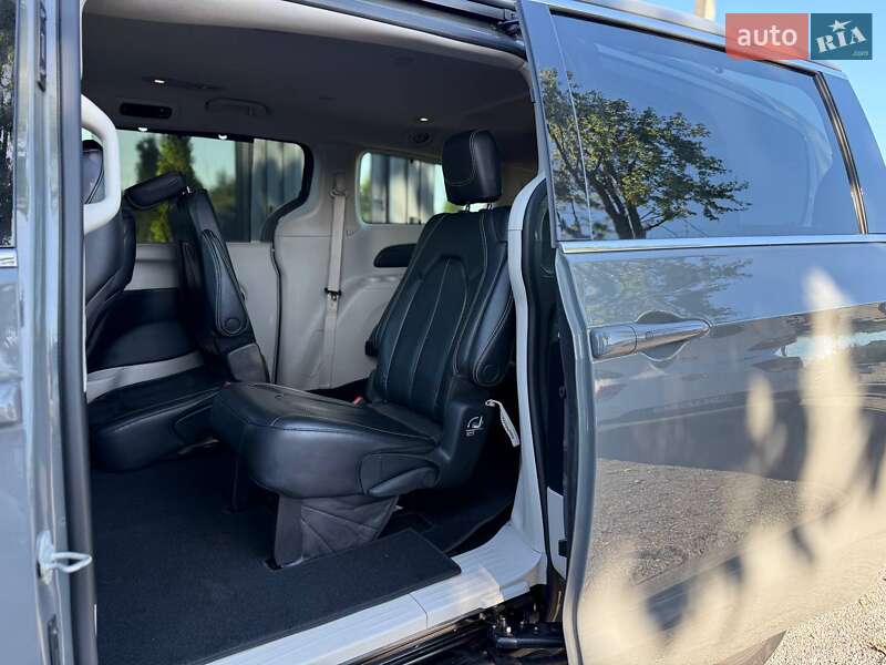 Мінівен Chrysler Pacifica 2022 в Львові